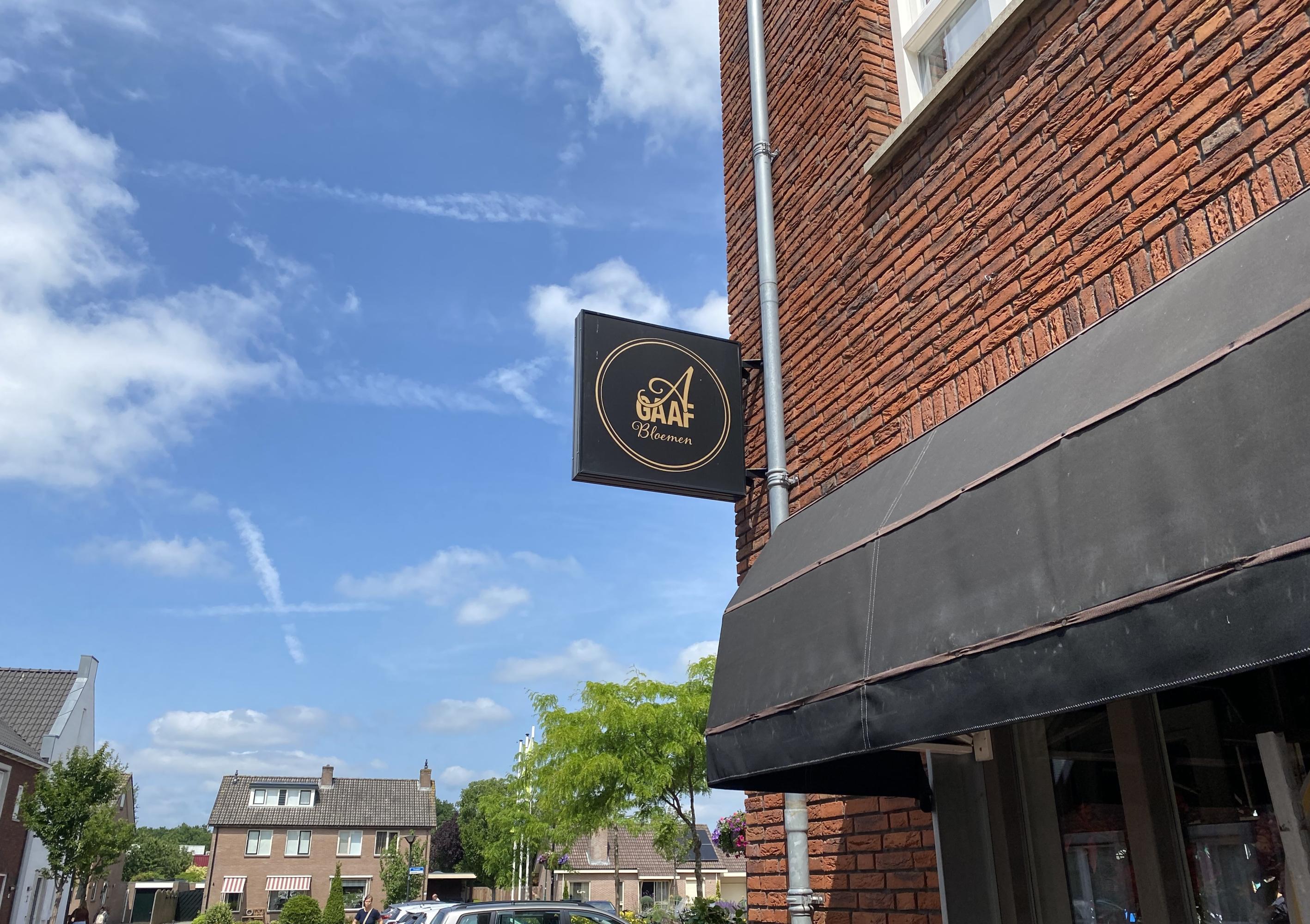 Winkelreclame lichtbak bij bloemenwinkel Agaaf Bloemen